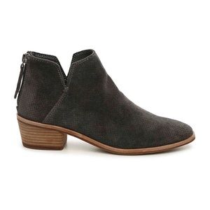 Dolce Vita Karsen Gray Perforated Booties Size 7